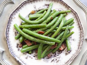 Green beans, sauteed with bacon and served on a plate