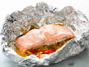Salmon Foil Packets with Leeks and Bell Peppers