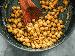 Baked Potatoes with Chickpeas cook the chickpeas