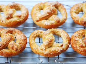 Six Philly soft pretzels cooling on a cooling rack