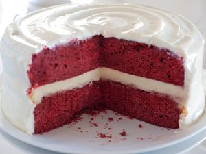 Red Velvet Cheescake Cake