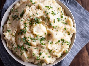 Mashed potatoes with chives and butter